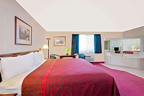 1 King Bed Suite Non-Smoking