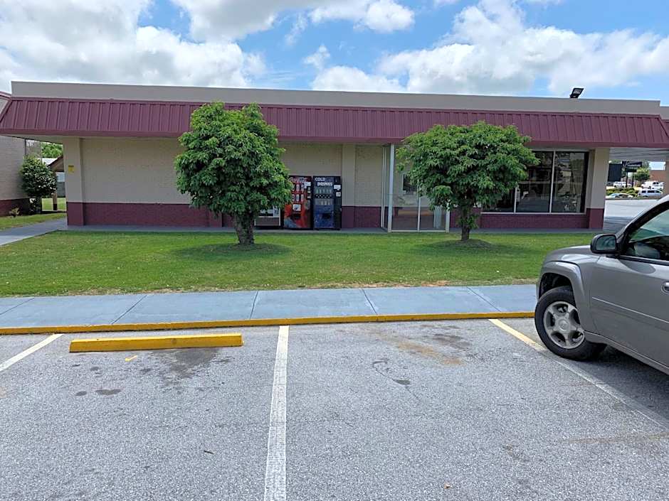 Super 8 by Wyndham Gaffney