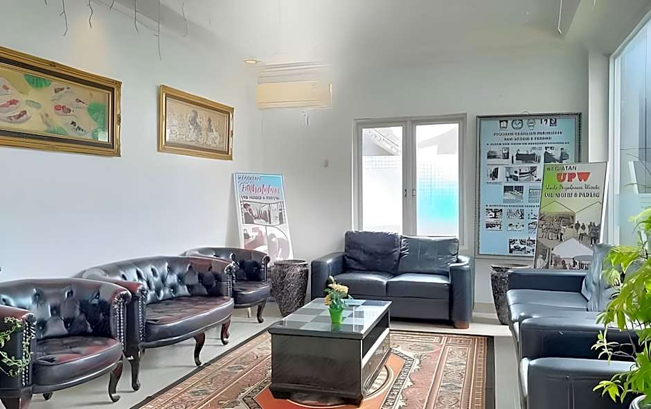 RedDoorz Syariah near RS Yos Sudarso Padang