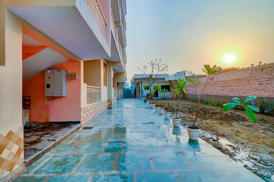 Hotel O Palace At Seventy Two Near Iskcon Temple Noida