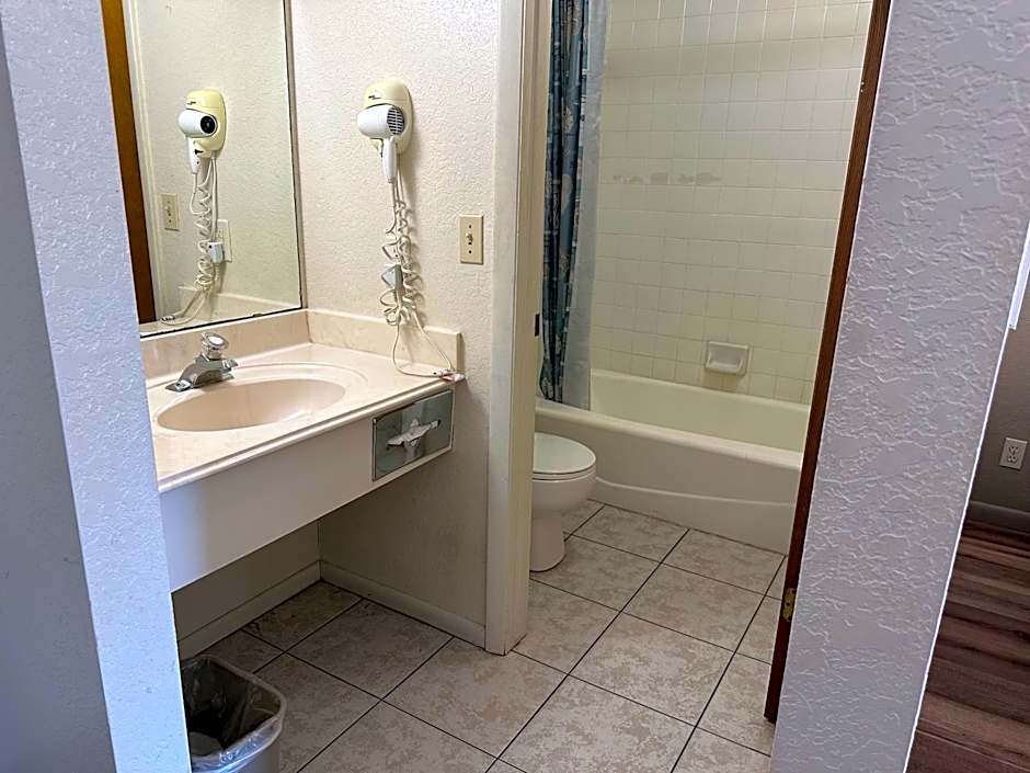 Sunset Inn and Suites