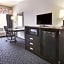 La Quinta Inn & Suites by Wyndham Dallas Hutchins
