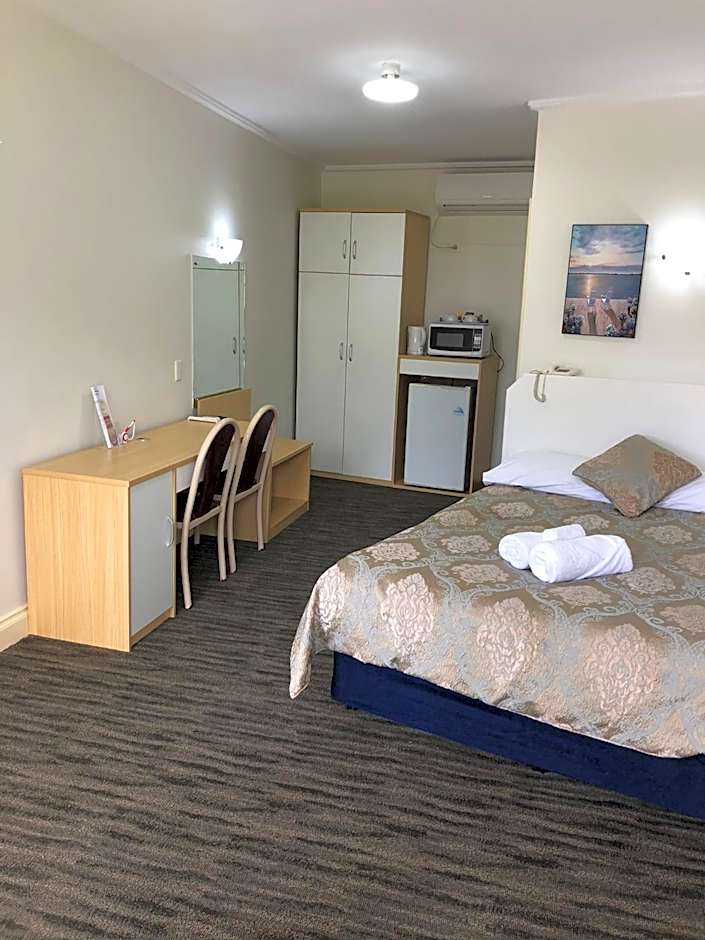 Jacksons Motor Inn
