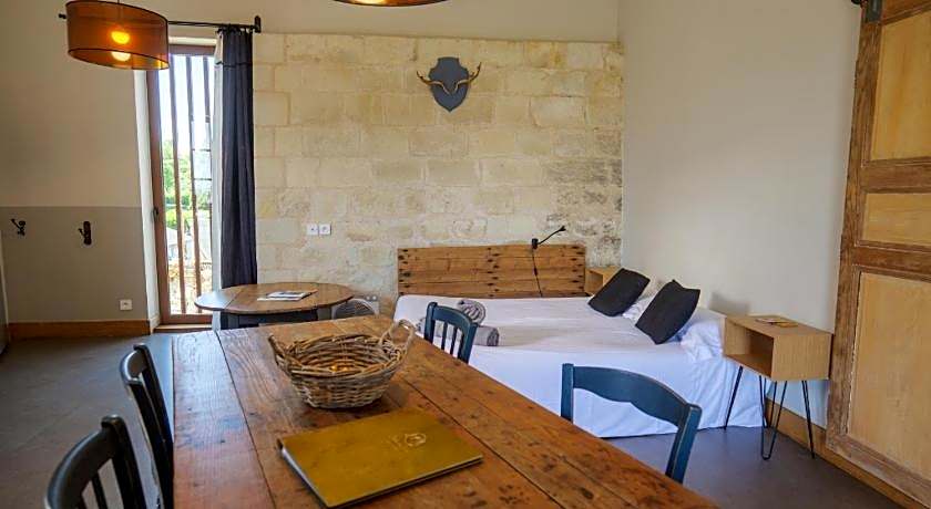 Le Chateau de Candes, sa Tour et ses Suites.