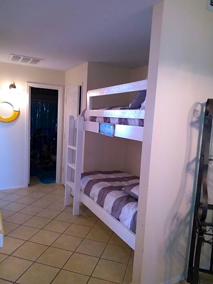 Affordable SPI family condo - walking distance to the beach, Sleeps 6, Third Floor, 2025 Traveler Award