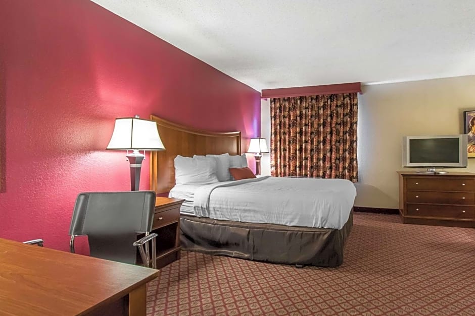 Econo Lodge Inn & Suites Joplin