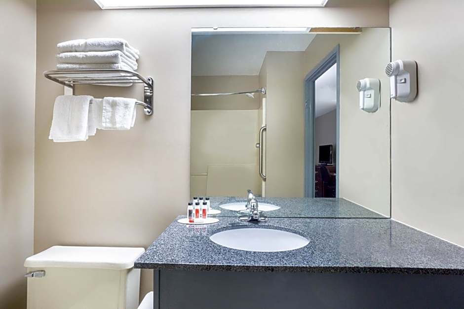 Super 8 by Wyndham Harrison OH