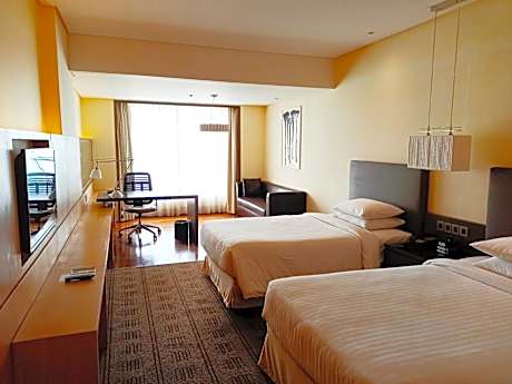 Concierge Level, Guest room, Twin/Single Bed(s) with 20% Discount on Buffet Meal and Bar36