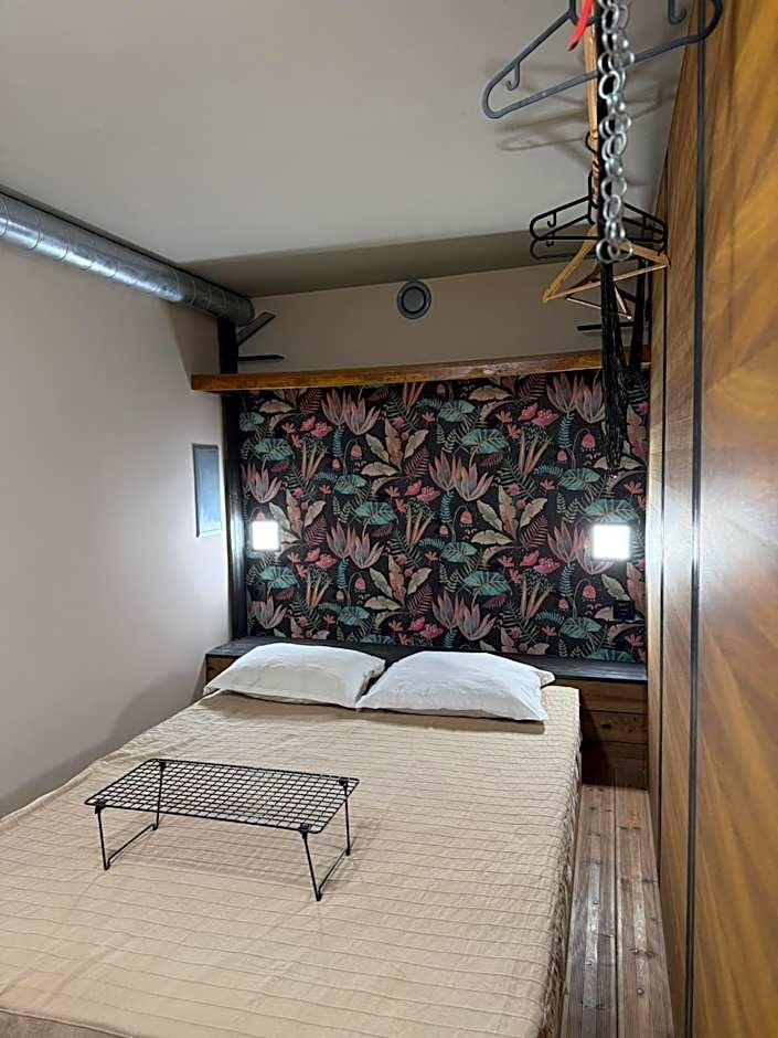 Swed Cab Embassy HoStel