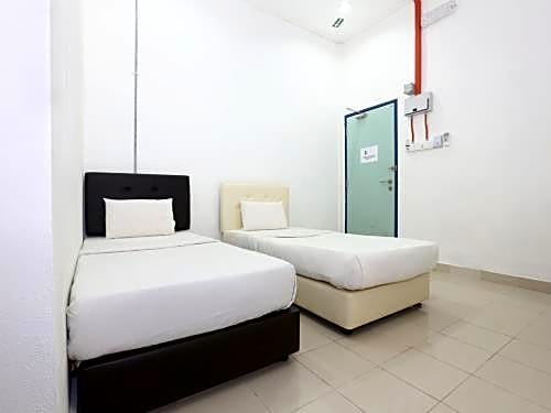 SPOT ON 89778 Aisy Hotel