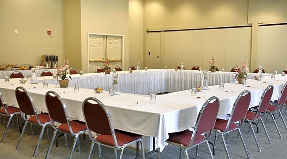 Ramada by Wyndham Galena Hotel & Day Spa