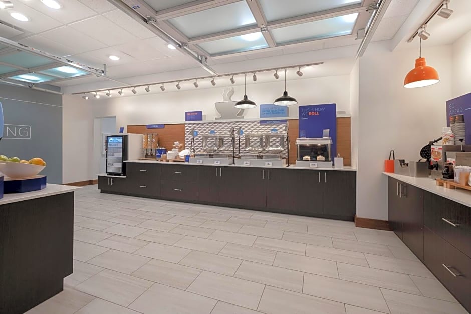 Holiday Inn Express And Suites Brighton By IHG
