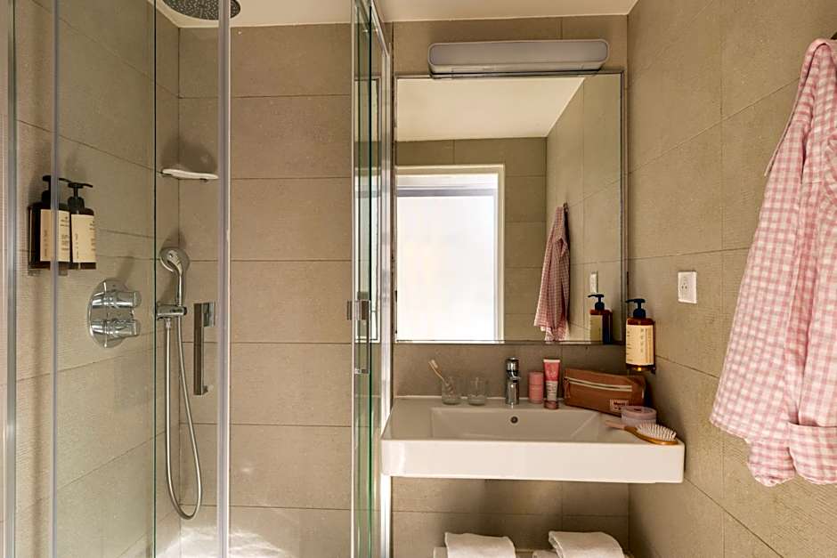 Midnight Hotel Paris