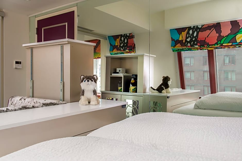 Staypineapple, An Artful Hotel, Midtown