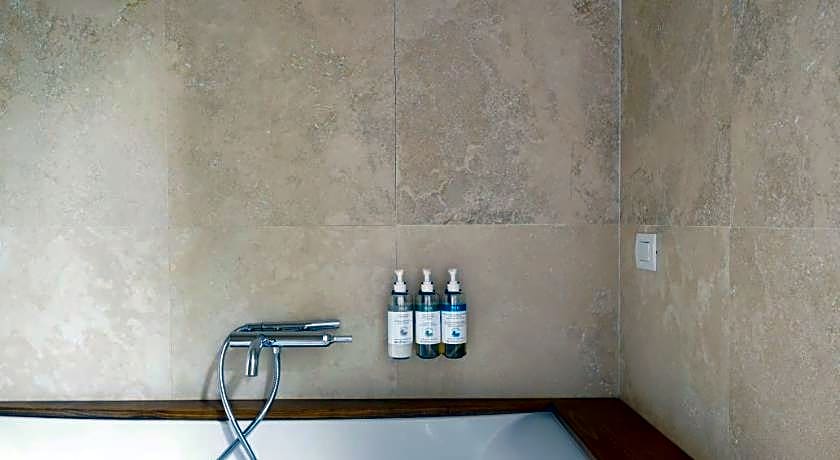 M7 Contemporary Apartments - My Extra Home