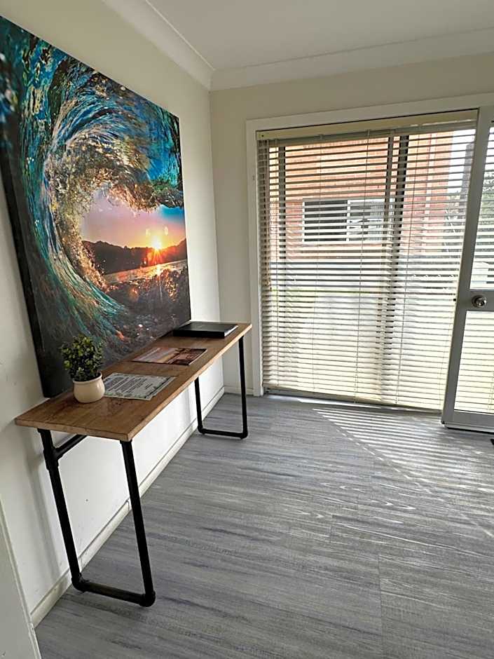 The Oaks Hotel Motel