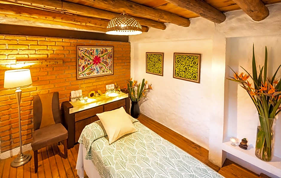 Meson De Leyendas Breakfast & Downtown