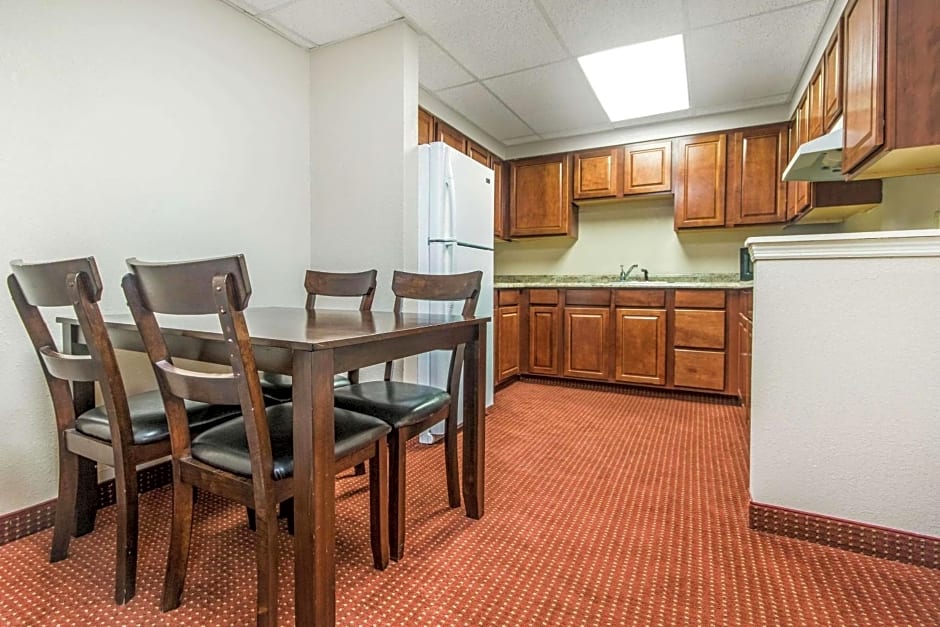 Quality Inn & Suites Lawrenceburg