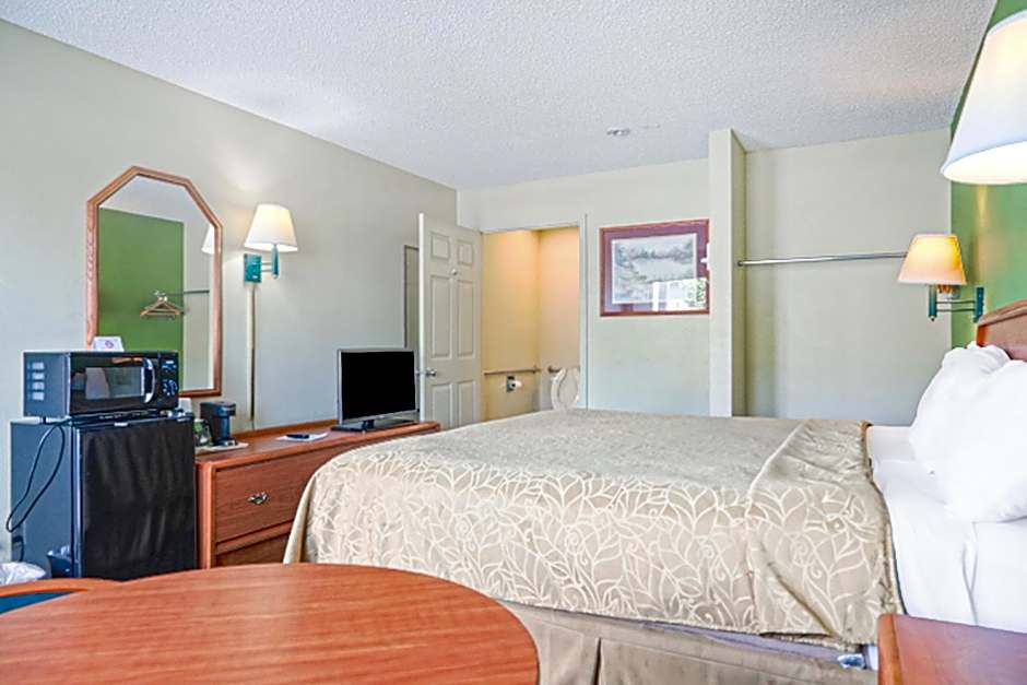 Economy Inn By OYO Ashburn