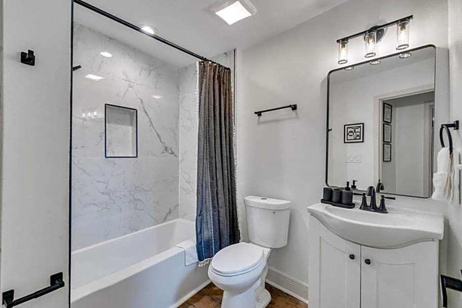 Mid-city Muse W Pool -spacious 5br Minutes To Fq