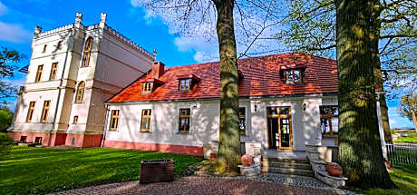 Pałac Ostoja - pokoje gościnne