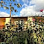 GITE-Hotel LA CAZ DES ORANGERS