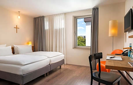 Comfort Double or Twin Room with Courtyard View
