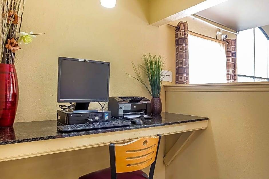 Quality Inn Warsaw I-40