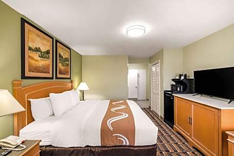 King Room - Accessible/Non-Smoking