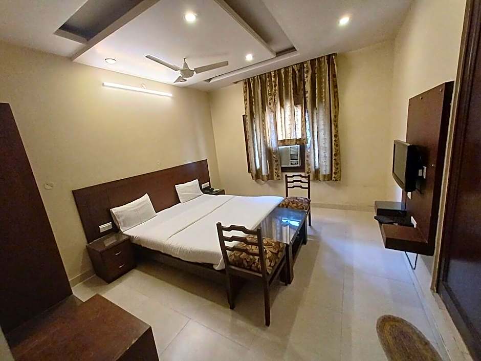 Hotel Raghav Palace