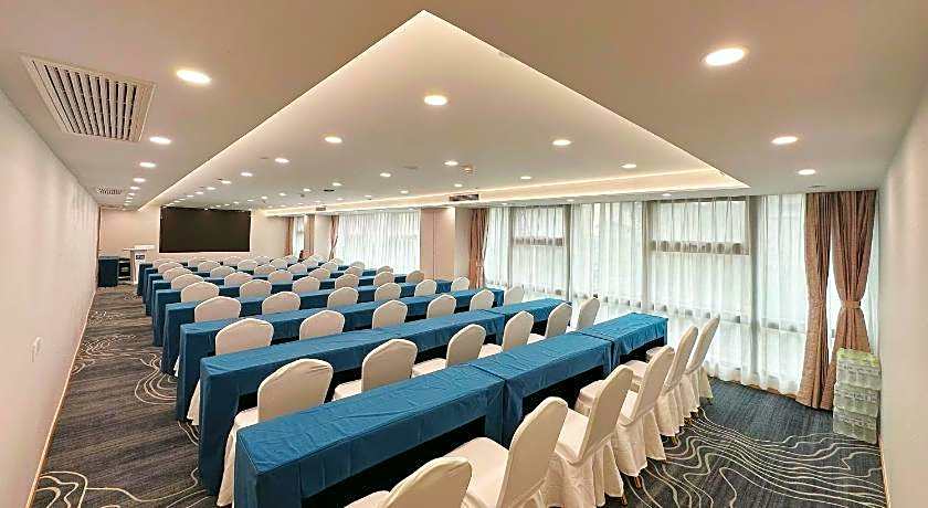 Holiday Inn Express Qingdao City Center By IHG