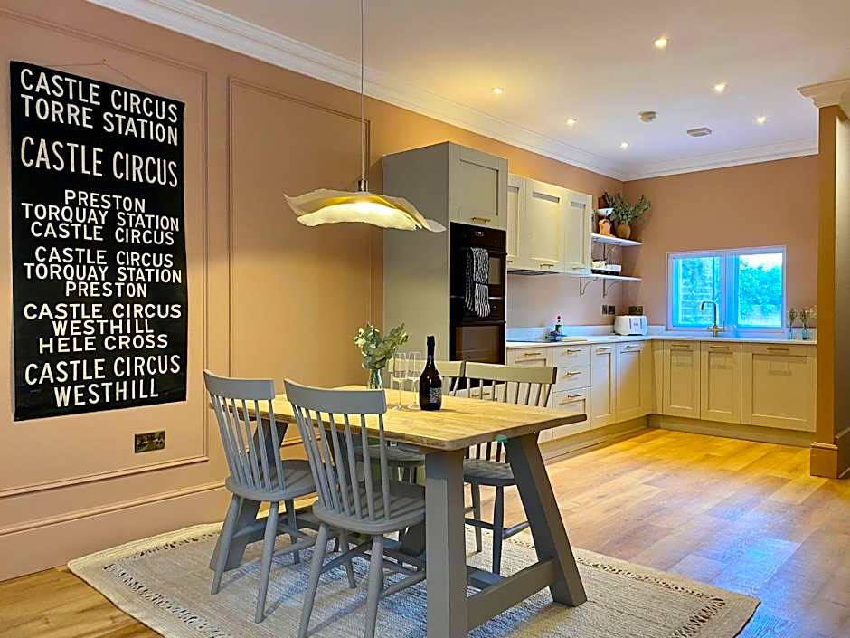 Railway House York by Chateau Anna