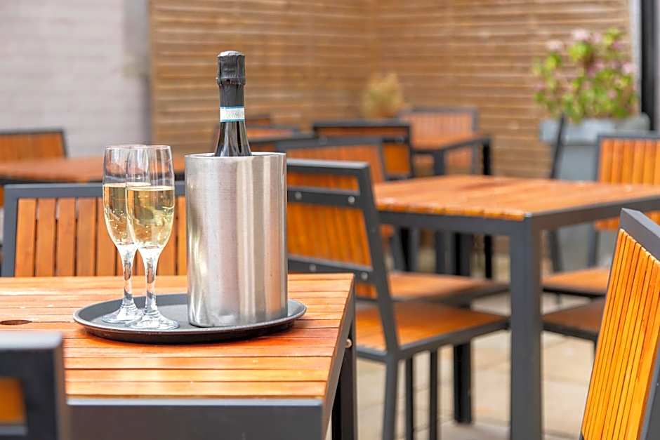 The Warwick Arms Hotel