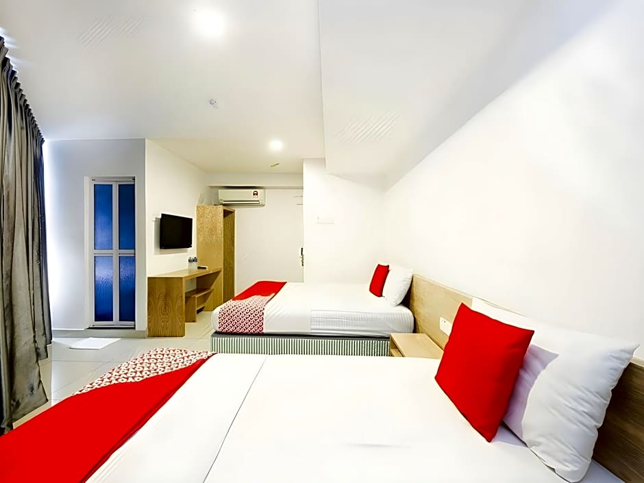 Iris Hotel