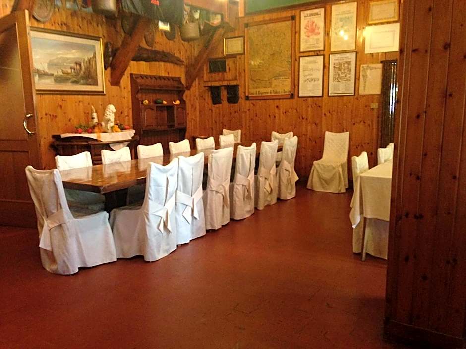 Hotel Pizzeria Ristorante "Al Leone"