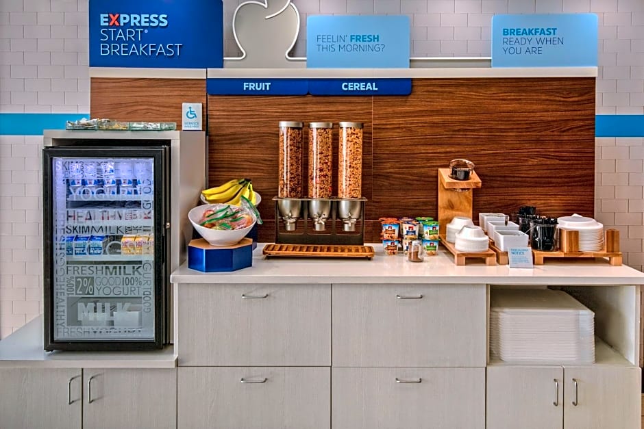 Holiday Inn Express & Suites Cookeville by IHG
