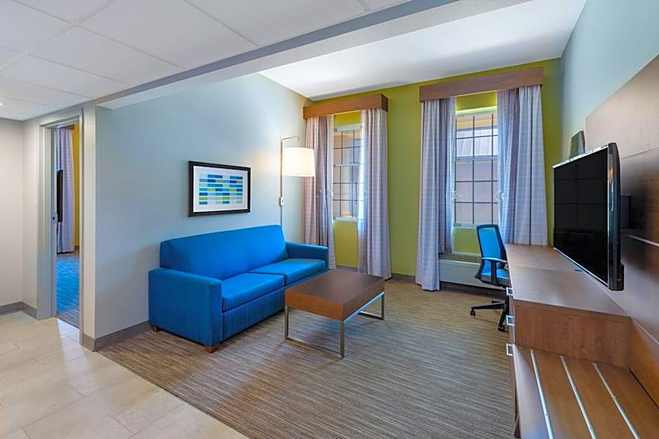 Holiday Inn Express State College at Williamsburg Square By IHG