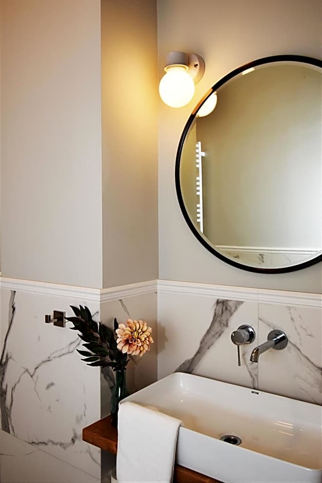 Patio Riverfront Aparthotel