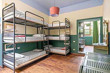 Bed in 10-Bed Mixed Dormitory Room