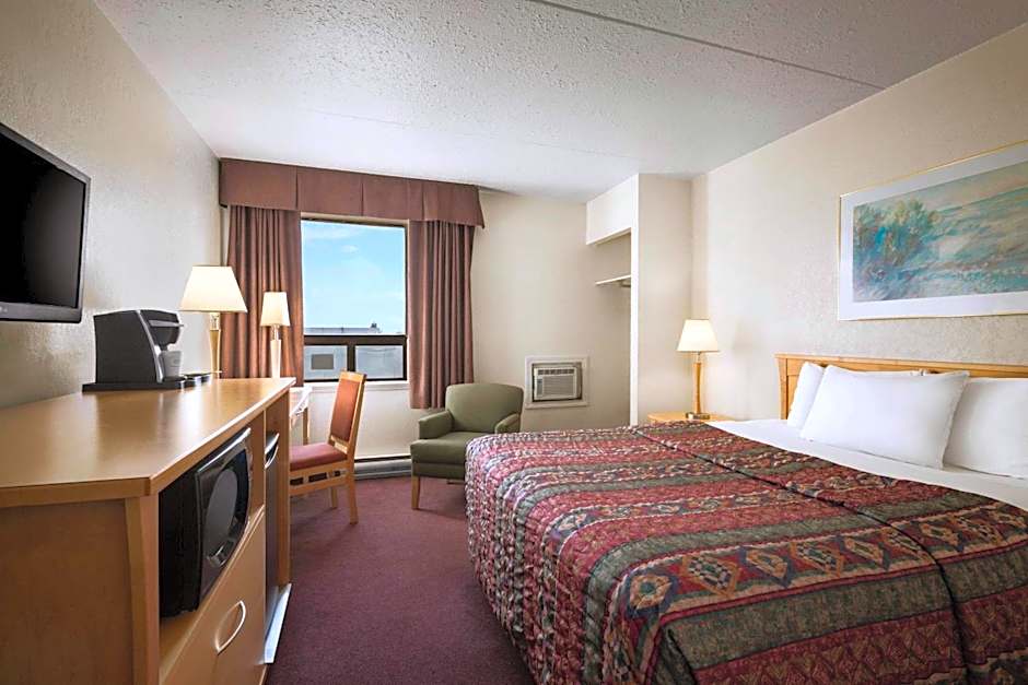 Travelodge by Wyndham Edmonton West