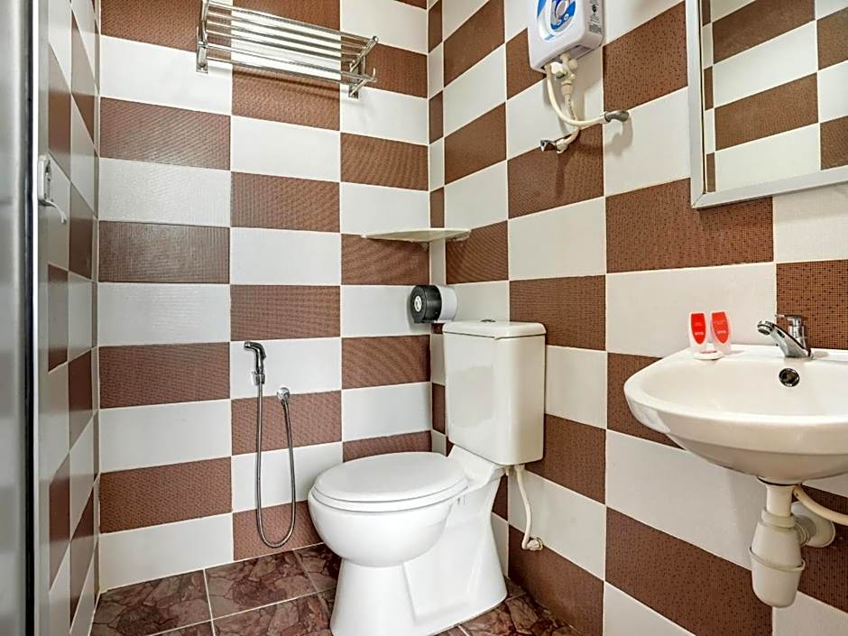 OYO 89583 Grove Hotel