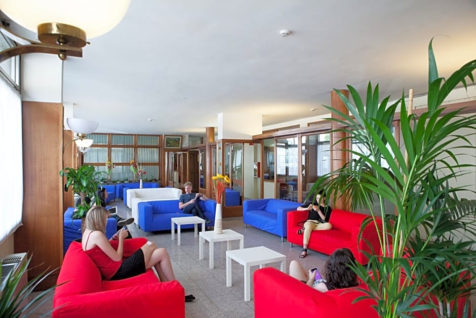 Auto Park Hotel