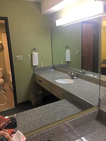 King Suite - Non-Smoking