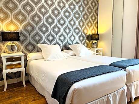 Twin Room with Private External Bathroom