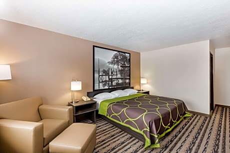 Deluxe King Room - Non-Smoking