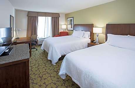 2 Queen Mobility Hearing Accessible Suite Roll In Shower