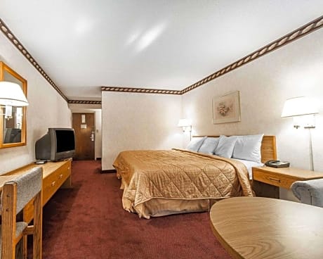 Quadruple Room with Two Queen Beds - Non Smoking