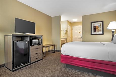 Queen Room with Roll-in Shower