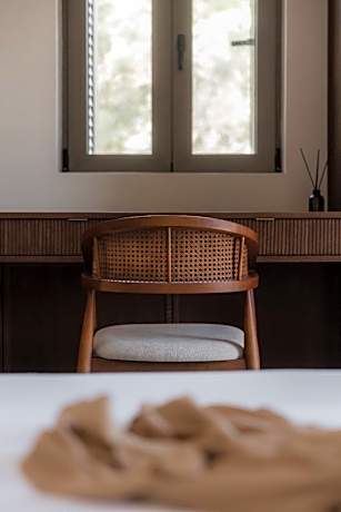 Deluxe Room (2 Adults + 1 Child)