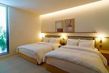 Royal Suite Room with Jacuzzi and Ganga View